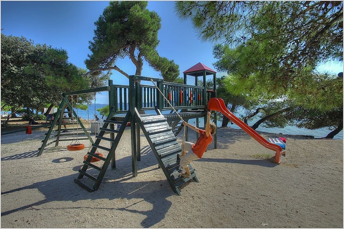 Imagen de los exteriores del Hotel Pinija. Foto 4