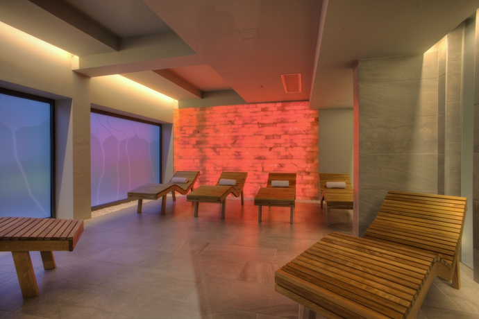 Imagen de la piscina del Hotel Pinija. Foto 15