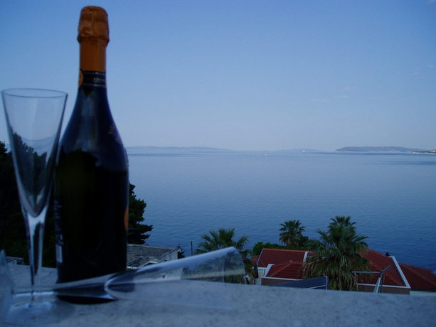 Imagen de los exteriores del Hotel Pink Inn. Foto 13