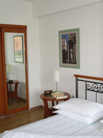 Imagen de la habitación del Hotel Pink Inn. Foto 2
