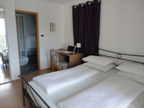 Imagen de los exteriores del Hotel Pink Inn. Foto 14