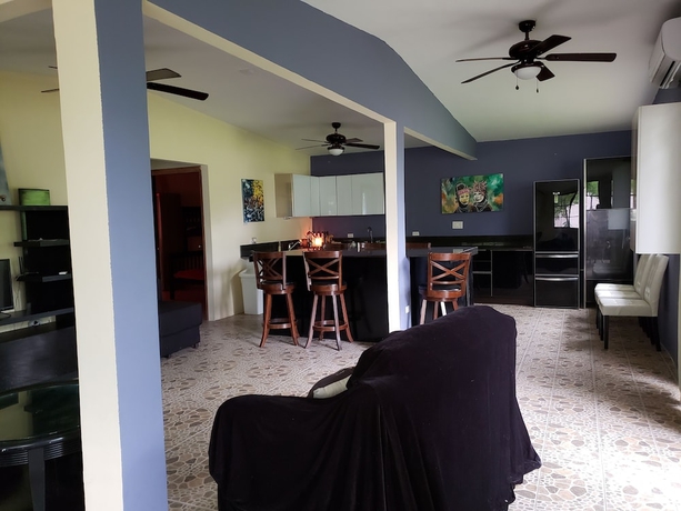 Imagen de la habitación del Hotel Pink Palace Panama. Foto 16