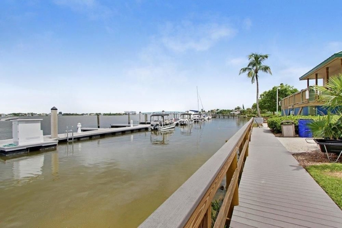 Imagen de los exteriores del Hotel Pink Shell Beach Resort and Marina. Foto 9