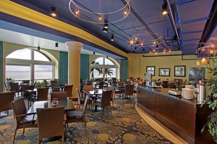 Imagen del bar/restaurante del Hotel Pink Shell Beach Resort and Marina. Foto 2