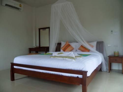 Imagen de la habitación del Hotel Pinky Bungalow Resort. Foto 12