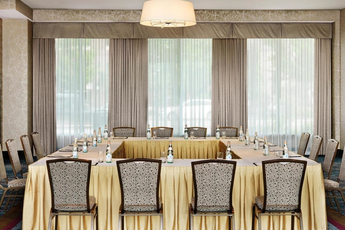 Imagen de los interiores del Hotel Pinnacle At The Pier. Foto 12