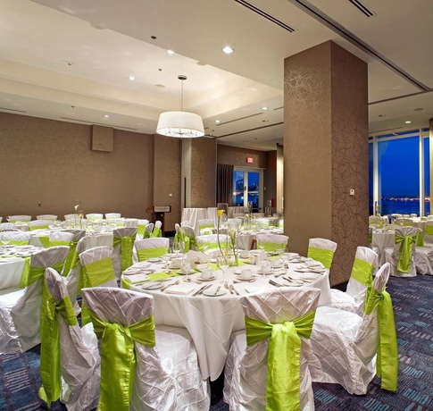 Imagen de los interiores del Hotel Pinnacle At The Pier. Foto 13