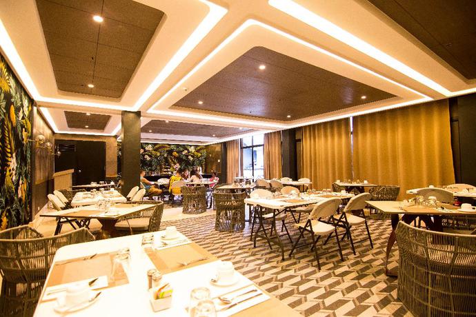 Imagen del bar/restaurante del Hotel Pinnacle Boracay. Foto 4