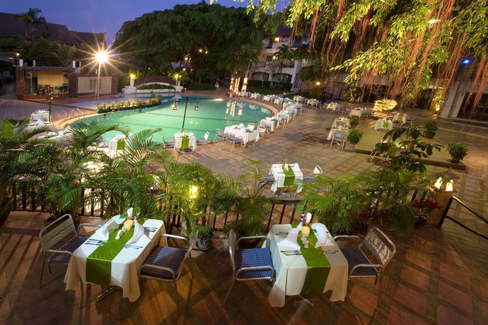 Imagen del bar/restaurante del Hotel Pinnacle Grand Jomtien Resort. Foto 2