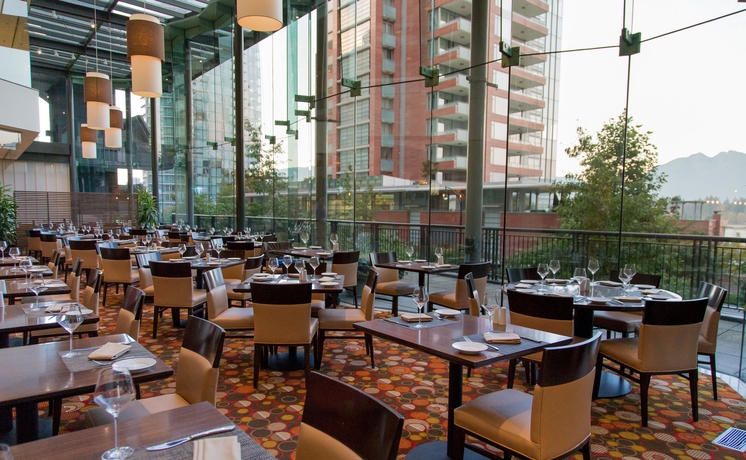 Imagen del bar/restaurante del Hotel Pinnacle Harbourfront. Foto 5