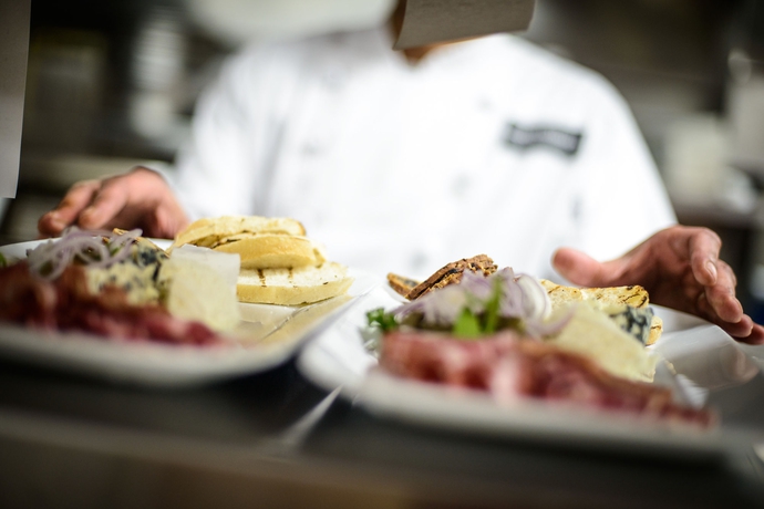 Imagen del bar/restaurante del Hotel Pinnacle Harbourfront. Foto 9