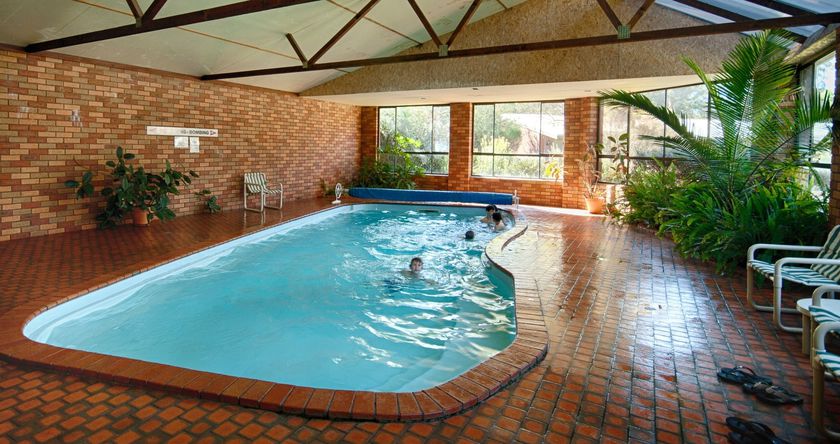 Imagen de la piscina del Hotel Pinnacle Holiday Lodge. Foto 18