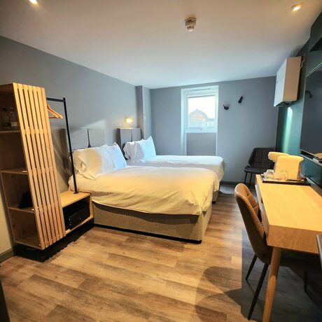 Imagen de la habitación del Hotel Pinnacle Suites, Cowes. Foto 13
