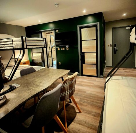 Imagen de la habitación del Hotel Pinnacle Suites, Cowes. Foto 15