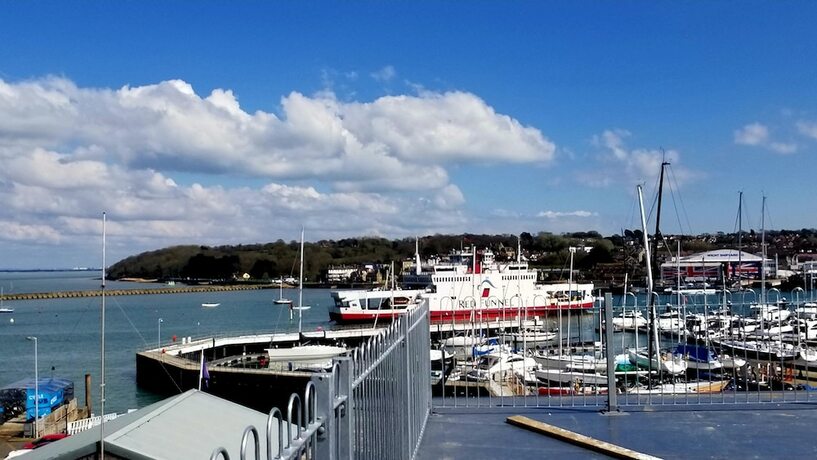 Imagen general del Hotel Pinnacle Suites, Cowes. Foto 7