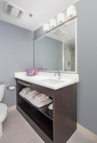 Imagen de la habitación del Hotel Pinnacle Whistler Village. Foto 11