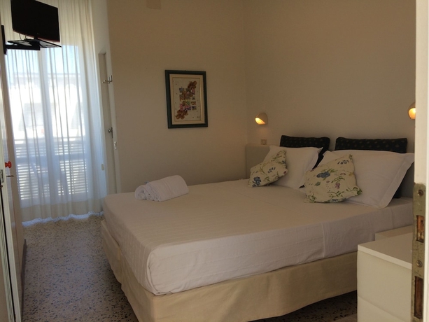 Imagen de la habitación del Hotel Pinocchio. Foto 2