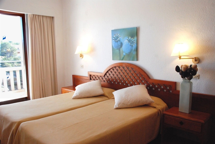 Imagen de la habitación del Hotel Pinos Playa, Cala Santanyi. Foto 6