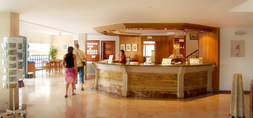 Imagen de los interiores del Hotel Pinos Playa, Cala Santanyi. Foto 14