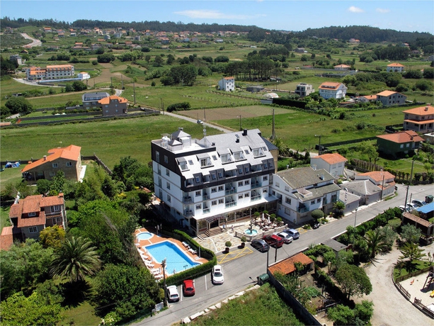 Imagen de los exteriores del Hotel Piñeiro. Foto 8