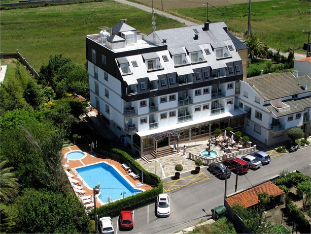 Imagen de los exteriores del Hotel Piñeiro. Foto 9