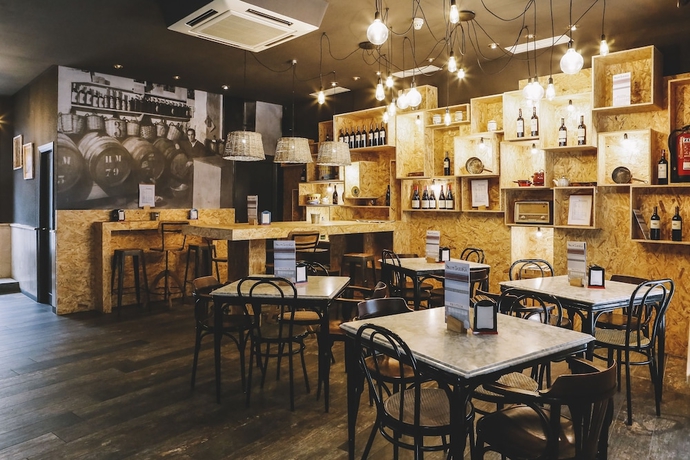 Imagen del bar/restaurante del Hotel Piñupe. Foto 8