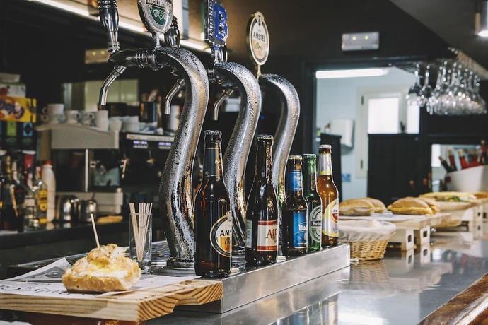 Imagen del bar/restaurante del Hotel Piñupe. Foto 9