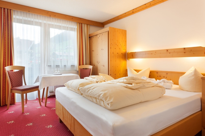 Imagen de la habitación del Hotel Pinzger. Foto 5