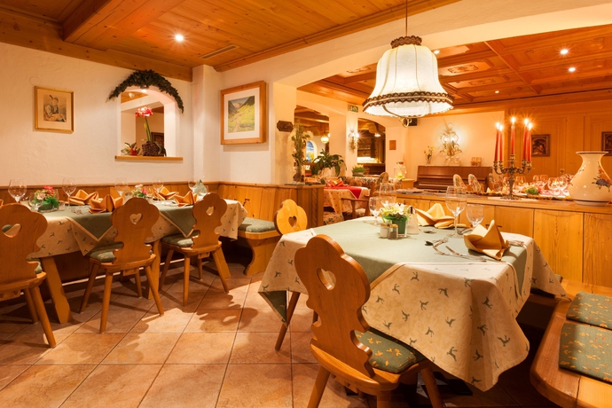 Imagen del bar/restaurante del Hotel Pinzger. Foto 3