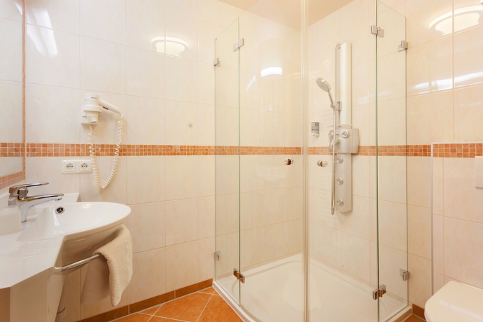 Imagen de la habitación del Hotel Pinzger. Foto 7