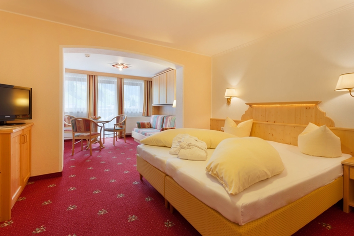 Imagen de la habitación del Hotel Pinzger. Foto 8