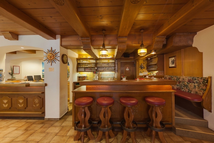 Imagen de los interiores del Hotel Pinzger. Foto 13