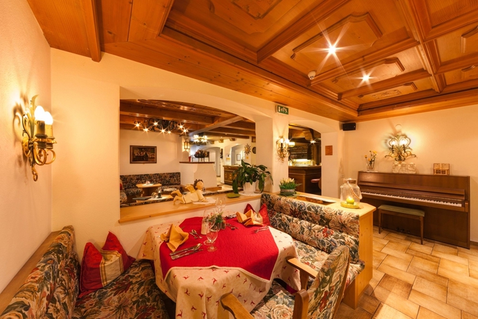 Imagen de los interiores del Hotel Pinzger. Foto 14
