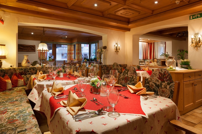 Imagen del bar/restaurante del Hotel Pinzger. Foto 4