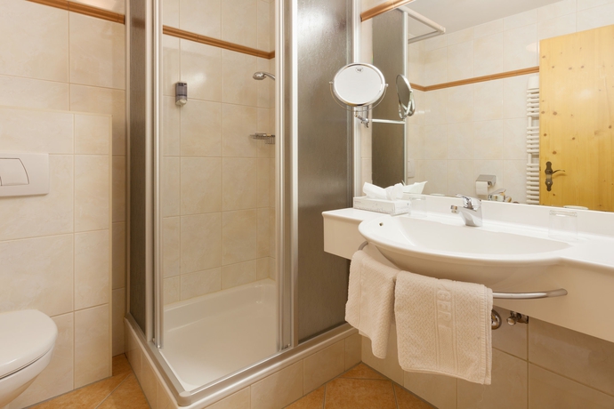 Imagen de la habitación del Hotel Pinzger. Foto 11