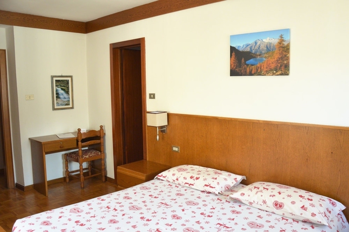 Imagen de la habitación del Hotel Pinzolo Dolomiti. Foto 16