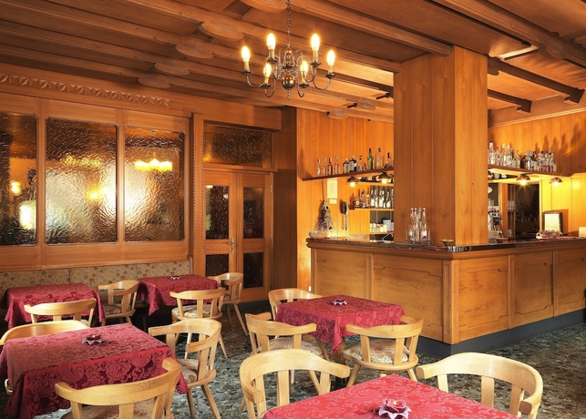 Imagen del bar/restaurante del Hotel Pinzolo Dolomiti. Foto 6