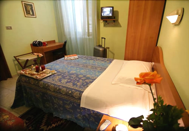 Imagen de la habitación del Hotel Piola. Foto 9