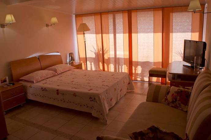 Imagen de la habitación del Hotel Pioner. Foto 3