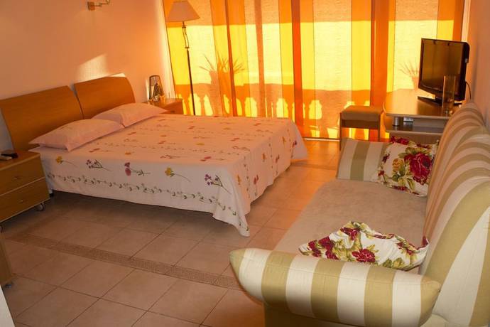 Imagen de la habitación del Hotel Pioner. Foto 10