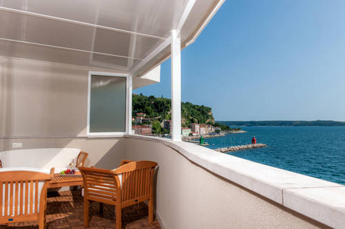 Imagen de la habitación del Hotel Piran. Foto 15