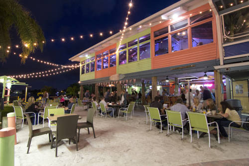 Imagen de la habitación del Hotel Pirate's Cove Resort and Marina. Foto 2