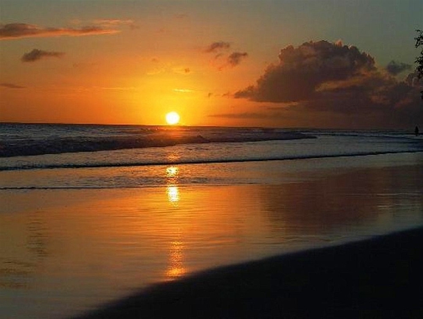 Imagen de los exteriores del Hotel Pirate's Inn. Foto 8