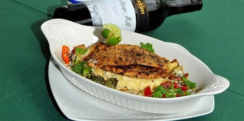 Imagen del bar/restaurante del Hotel Pirate's Inn. Foto 2