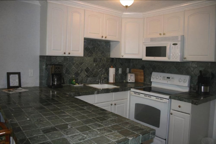 Imagen de la habitación del Hotel Pirate's Pointe Fishing Resort. Foto 14