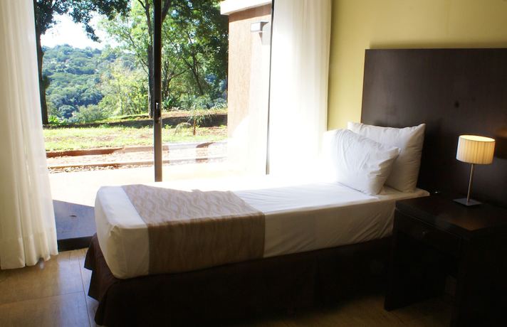 Imagen de la habitación del Hotel Pirayu and Resort. Foto 8