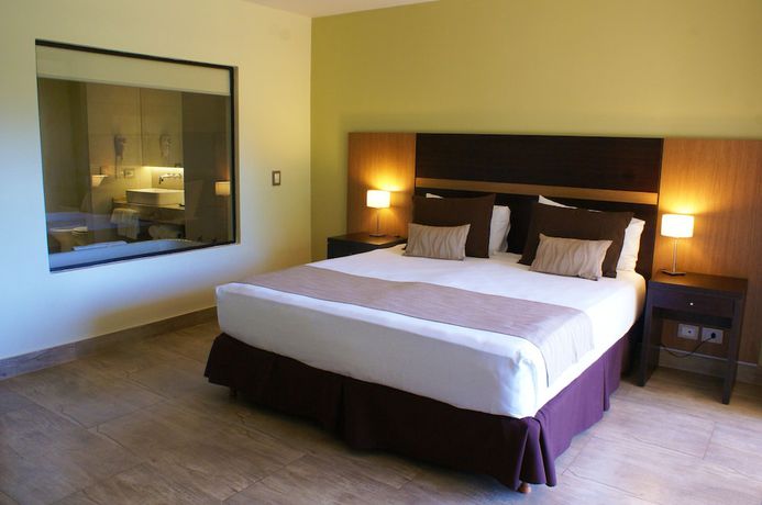 Imagen de la habitación del Hotel Pirayu and Resort. Foto 11