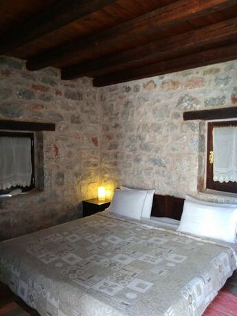 Imagen de la habitación del Hotel Pirgoi Edem. Foto 11
