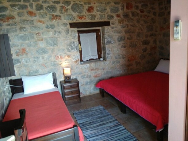 Imagen de la habitación del Hotel Pirgoi Edem. Foto 13