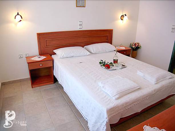 Imagen de la habitación del Hotel Pirgos Stelida. Foto 15